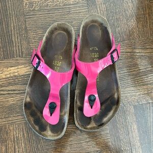 Birkenstock Gizeh Patent Fuchsia Tulip Regular - sandals size 8 women’s